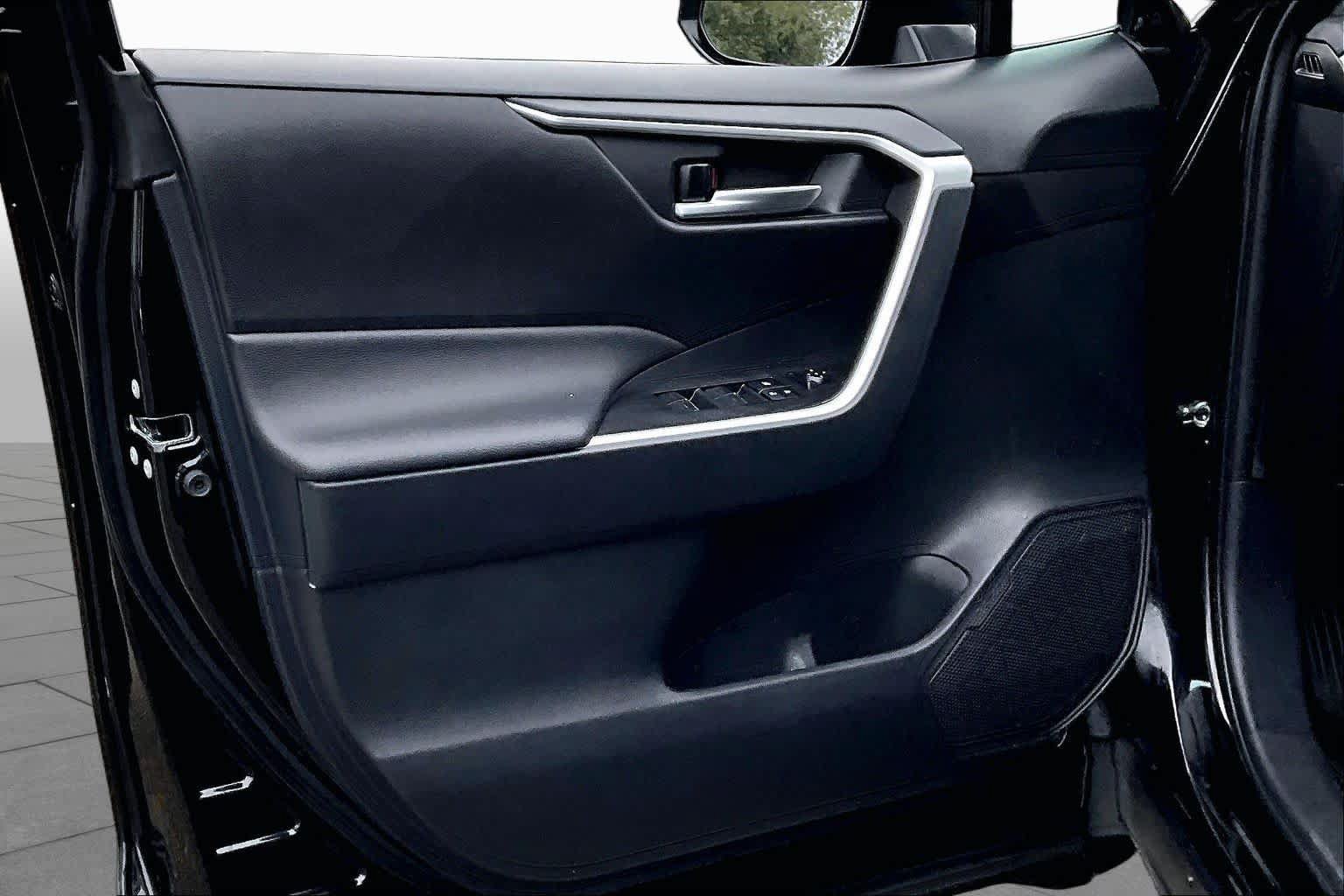 Certified 2025 Toyota RAV4 XLE AWD/4WD image 21
