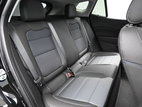 Used 2026 Chevrolet Trax LT w/ Sunroof Package FWD image 36