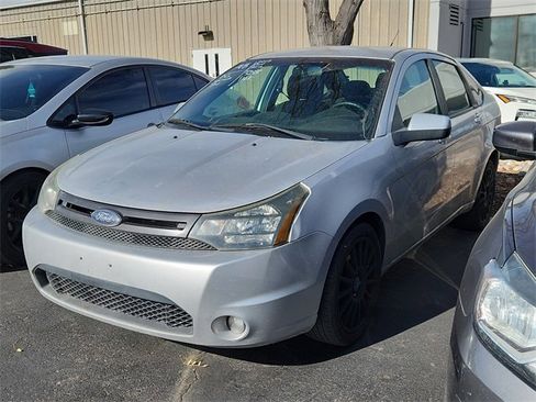 Used 2010 Ford Focus SES image 3