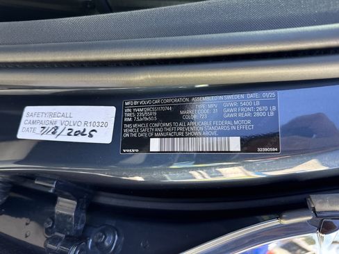 Used 2025 Volvo XC60 B5 Plus image 37