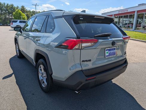 Used 2022 Toyota RAV4 XLE w/ Convenience Package AWD/4WD image 3