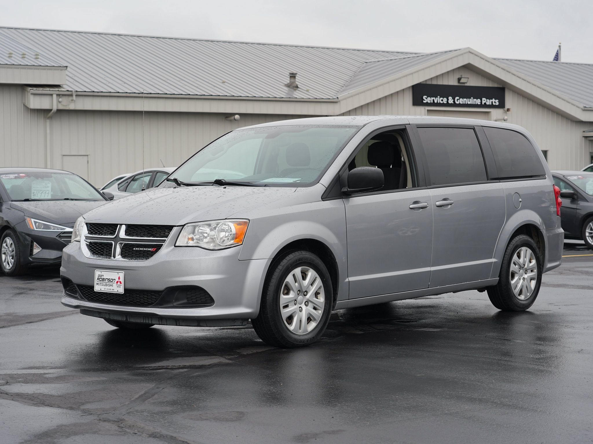 Used 2018 Dodge Grand Caravan SE w/ UConnect Hands-Free Group FWD image 8