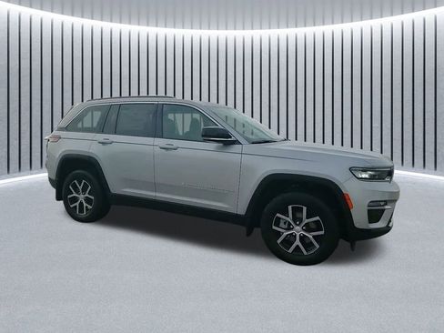 New 2025 Jeep Grand Cherokee Limited w/ Luxury Tech Group II image 3