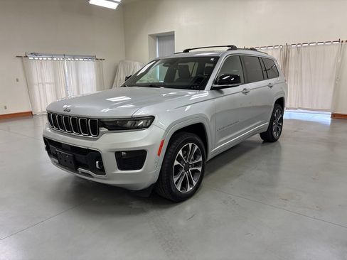 Used 2021 Jeep Grand Cherokee L Overland w/ Luxury Tech Group IV AWD/4WD image 4