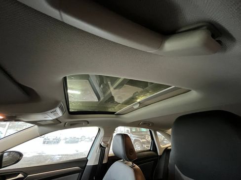 Used 2025 Volkswagen Jetta SE FWD image 30