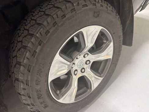 Used 2019 RAM 1500 Laramie AWD/4WD image 13