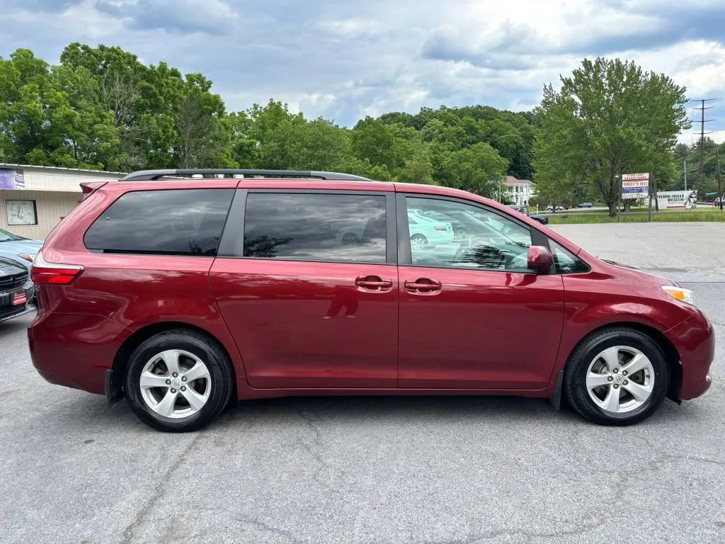 Used 2017 Toyota Sienna LE FWD image 9