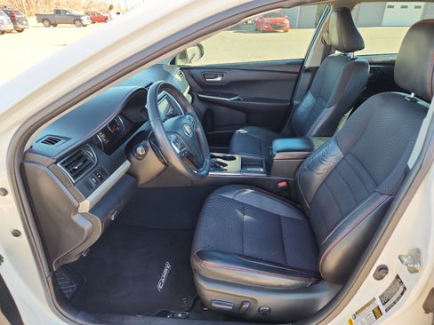 Used 2016 Toyota Camry XLE image 10