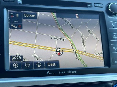 Used 2019 Toyota Highlander SE image 11