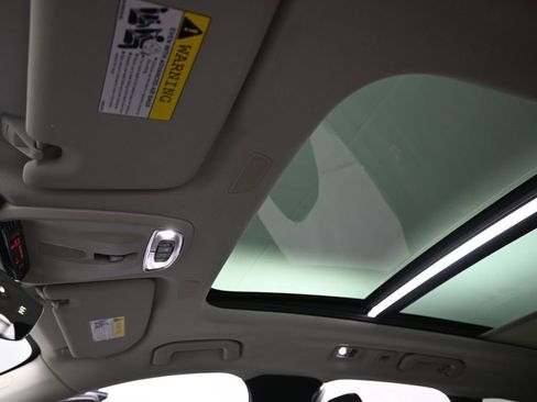 Used 2020 Volvo XC60 T5 Momentum w/ Protection Package Premier image 21