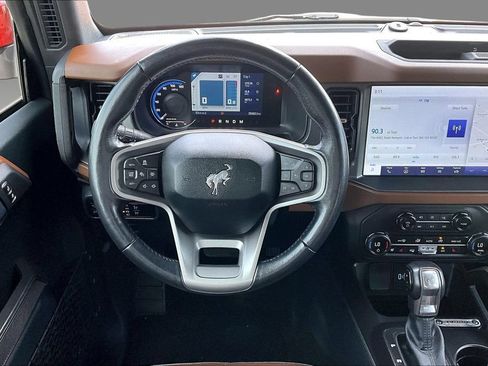 Used 2024 Ford Bronco Outer Banks AWD/4WD image 2