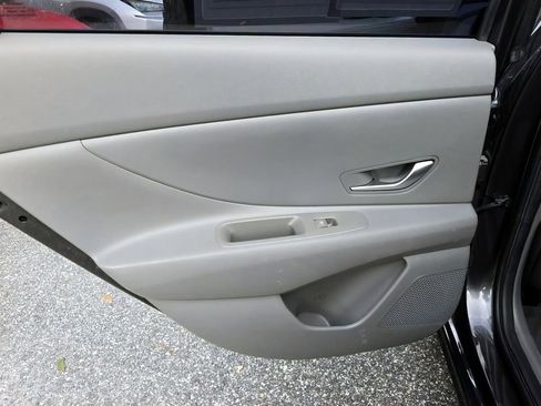 Used 2022 Hyundai Elantra SEL FWD image 12