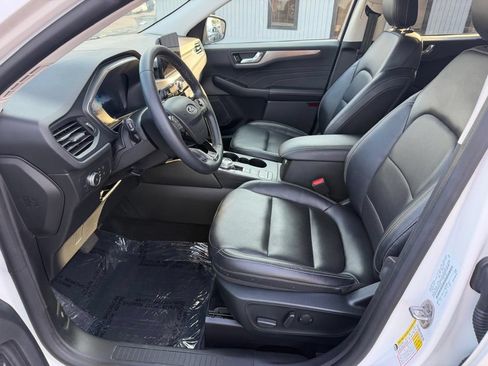 Used 2022 Ford Escape Titanium AWD/4WD image 16