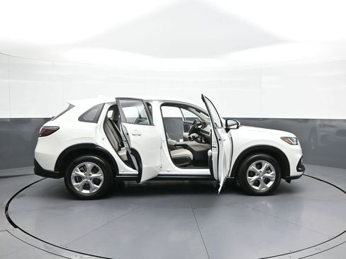 Certified 2024 Honda HR-V LX image 40
