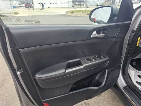 Used 2020 Kia Sportage LX image 9