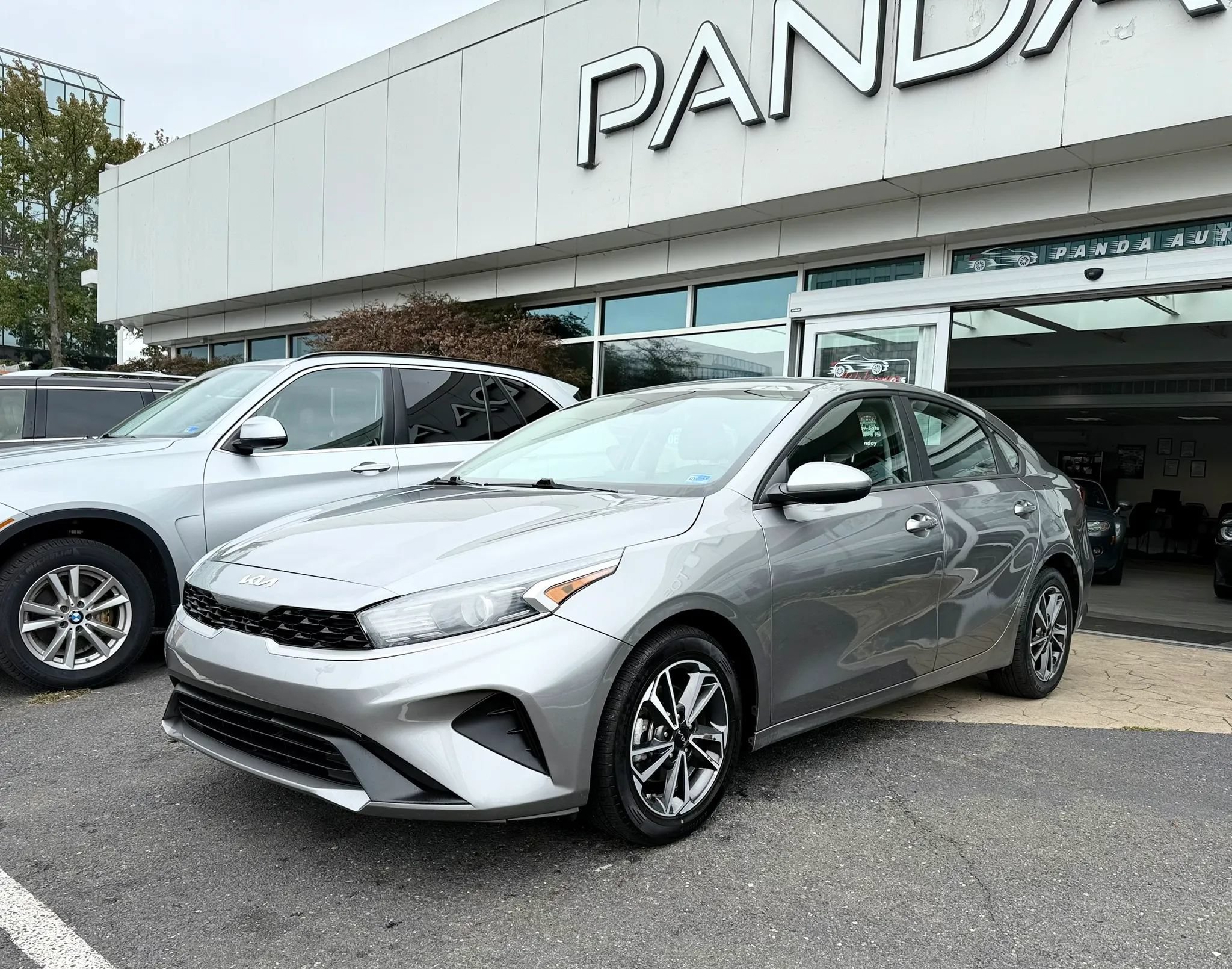 Used 2022 Kia Forte LXS FWD image 3