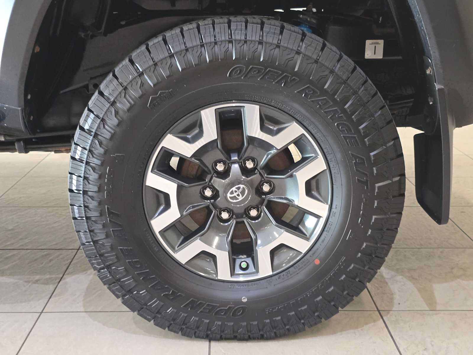 Used 2020 Toyota Tacoma TRD Off-Road w/ TRD Premium Off Road Package AWD/4WD image 8