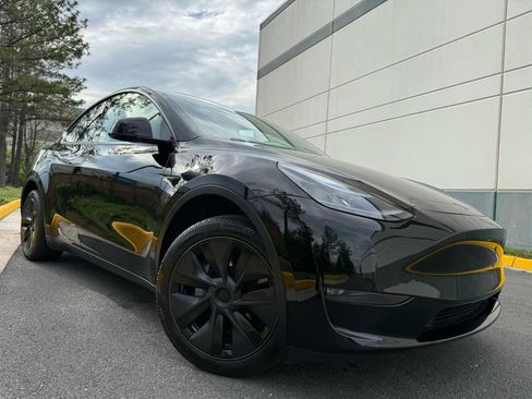 Used 2025 Tesla Model Y Long Range AWD/4WD image 11