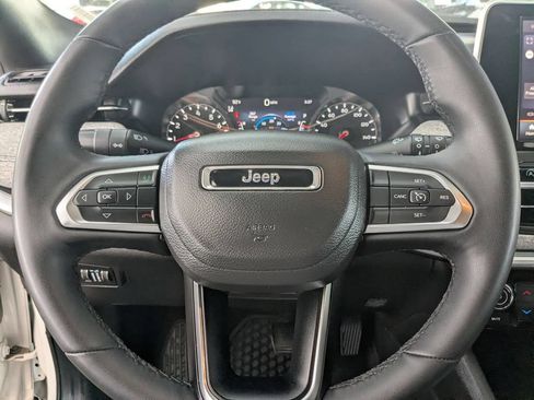 Used 2025 Jeep Compass Latitude w/ Sun & Sound Group AWD/4WD image 16