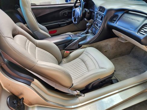 Used 1998 Chevrolet Corvette Coupe w/ Memory Pkg RWD image 24