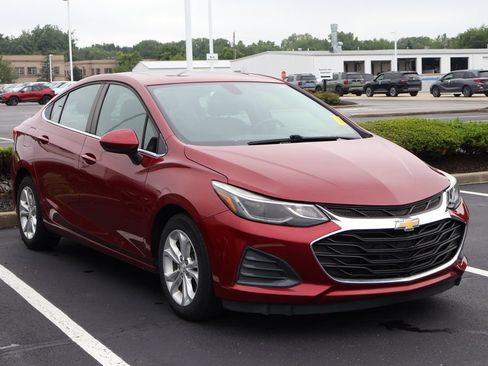 Used 2019 Chevrolet Cruze LT w/ Sun And Sound Package FWD image 3