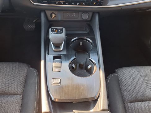 Used 2025 Nissan Rogue SV FWD image 29