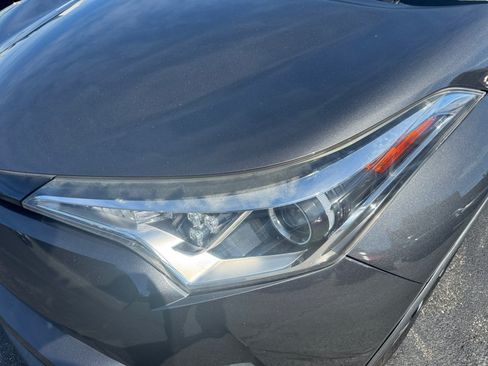 Used 2018 Toyota C-HR XLE FWD image 30