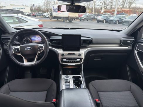 Used 2022 Ford Explorer XLT image 12