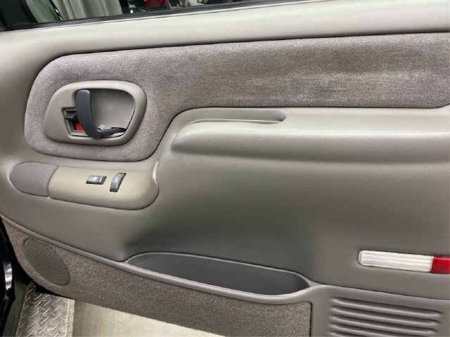 Used 1998 Chevrolet Silverado 3500 4x4 Extended Cab w/ Preferred Equipment Group 2 image 26