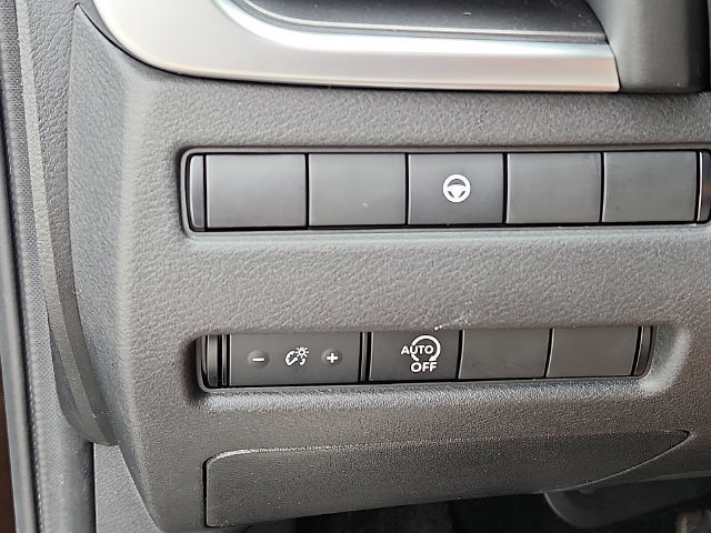 Used 2023 Nissan Rogue SV AWD/4WD image 25