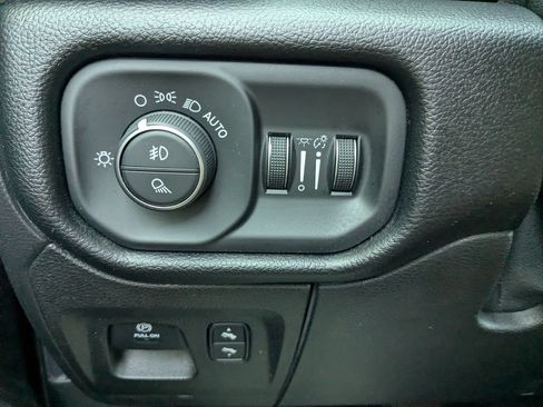 Used 2019 RAM 1500 Big Horn AWD/4WD image 25