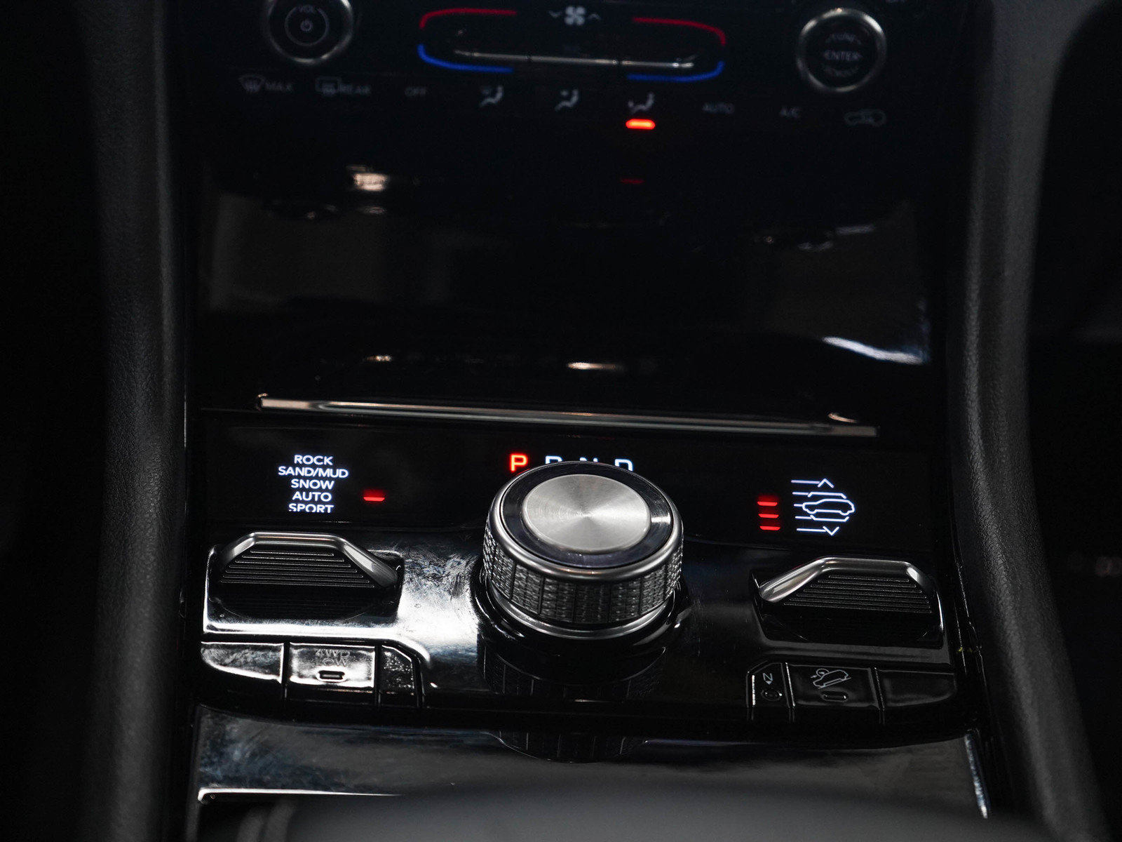 Used 2023 Jeep Grand Cherokee Overland w/ Luxury Tech Group IV AWD/4WD image 20