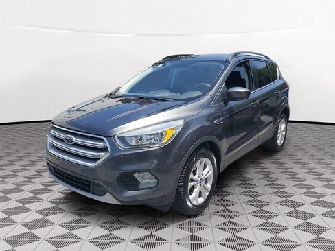 Used 2018 Ford Escape SE FWD image 2