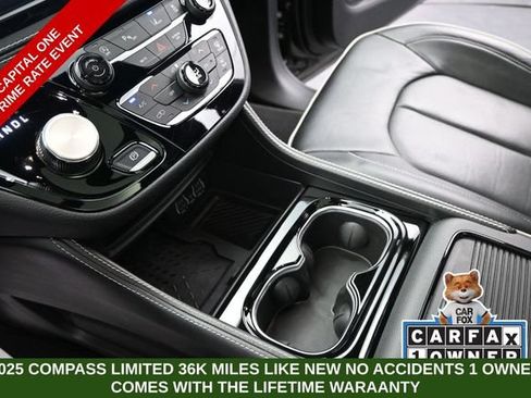 Used 2025 Chrysler Pacifica Limited FWD image 36