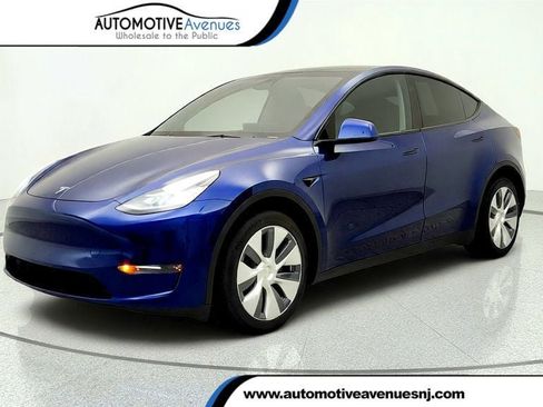 Used 2023 Tesla Model Y Long Range AWD/4WD image 1