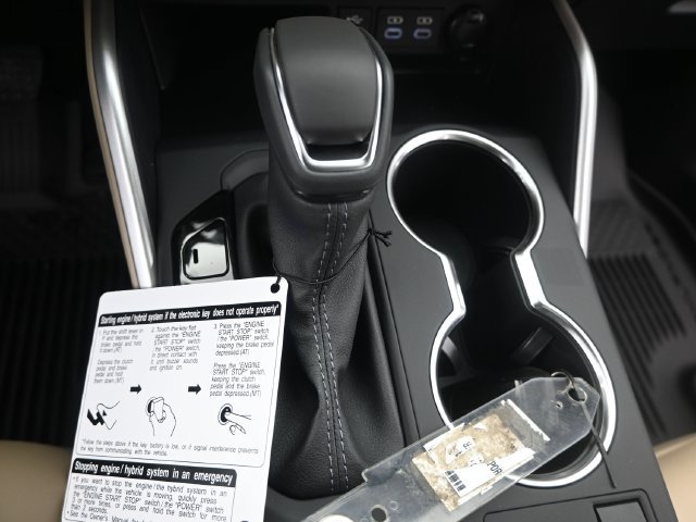 Used 2025 Toyota Highlander XLE FWD image 8