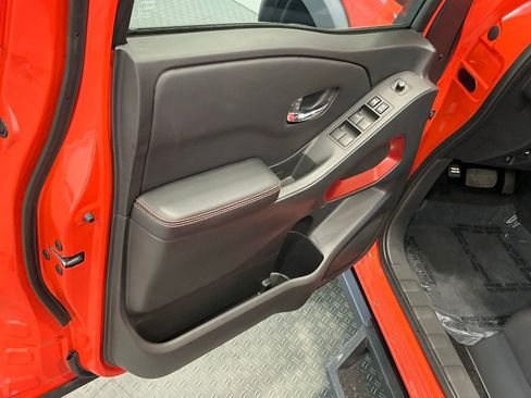Used 2025 Nissan Frontier PRO-4X AWD/4WD image 26