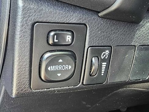 Used 2018 Toyota Corolla SE w/ SE Premium Package FWD image 16