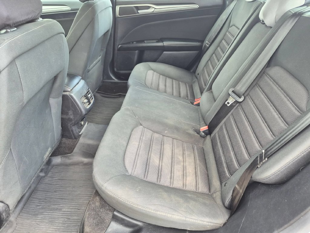 Used 2020 Ford Fusion SE FWD image 25