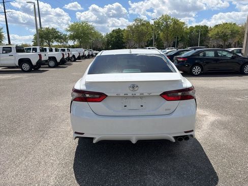 Used 2023 Toyota Camry SE image 5