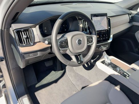 Certified 2025 Volvo XC90 B5 Plus image 26