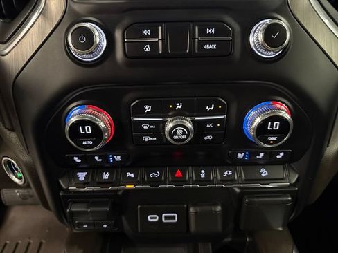 Used 2020 GMC Sierra 2500 Denali w/ Denali Ultimate Package AWD/4WD image 16