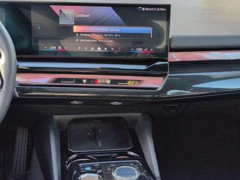 Used 2024 BMW i5 eDrive40i image 29