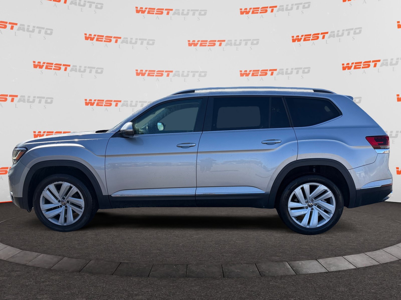 Used 2021 Volkswagen Atlas SEL AWD/4WD image 2