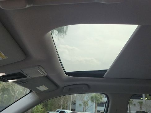 Certified 2025 Honda Pilot Touring image 32