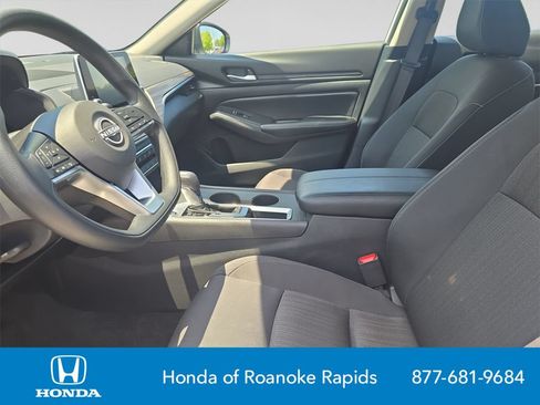 Used 2025 Nissan Altima 2.5 SV FWD image 10