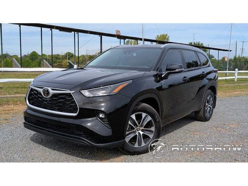 Used 2024 Toyota Highlander XLE image 1