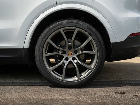 Certified 2022 Porsche Cayenne Coupe AWD/4WD image 12