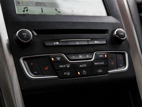 Used 2018 Ford Fusion SE w/ Equipment Group 602A image 18