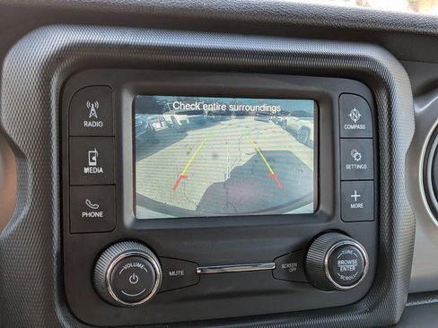 Used 2018 Jeep Wrangler Unlimited Sport S image 19